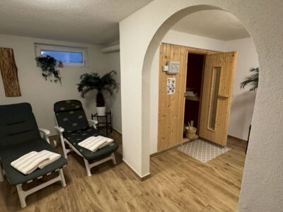 Kleiner Wellnessbereich mit finnischer Sauna und Ruheliegen im Appartement Schwab in Rohrmoos Schladming